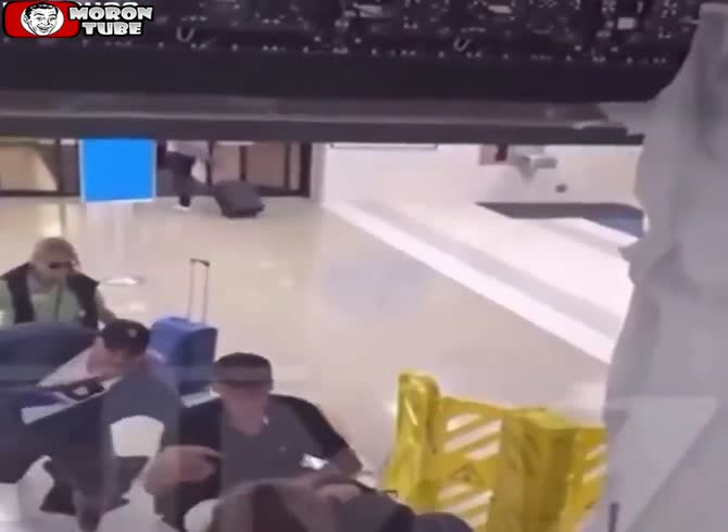 Video :Rapper Jim Jones fights and falls off escalator at airport